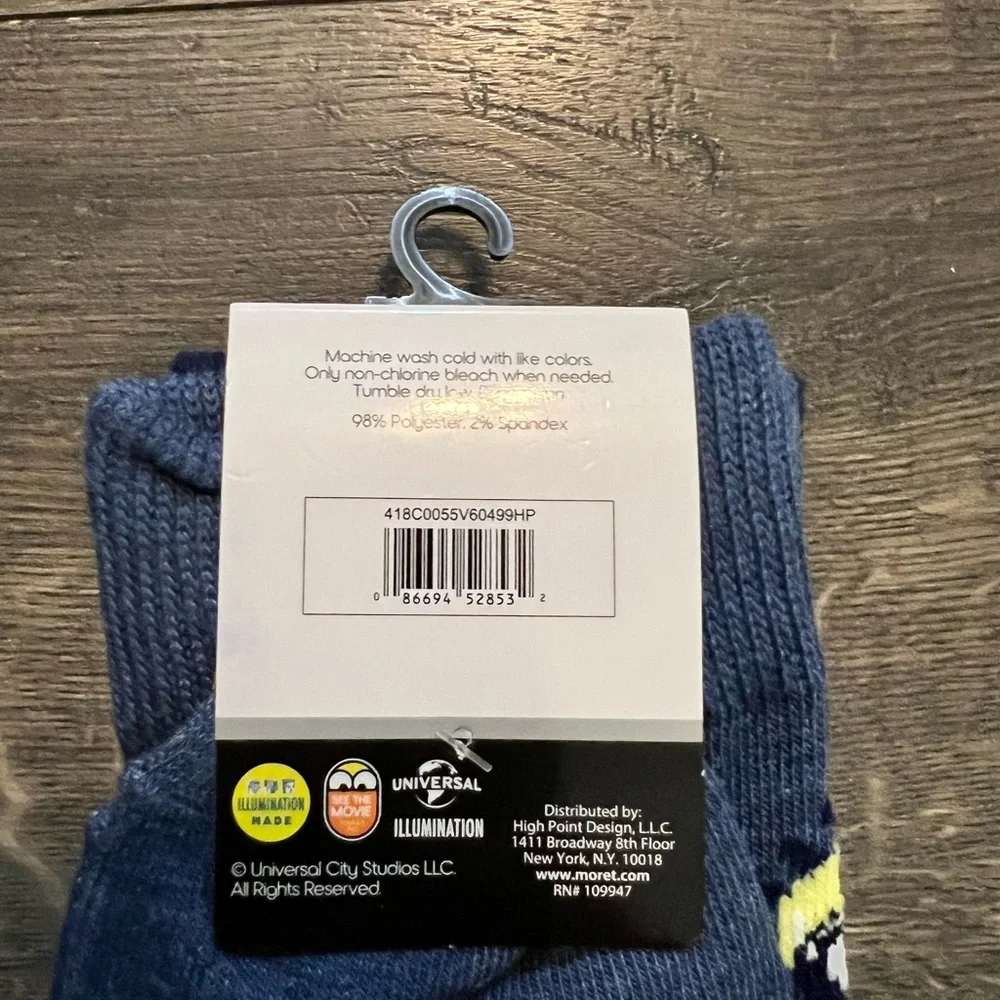 2 Pairs of Minions Crew Socks SZ 10-13 Shoe SZ‎ 6.5-12 NEW